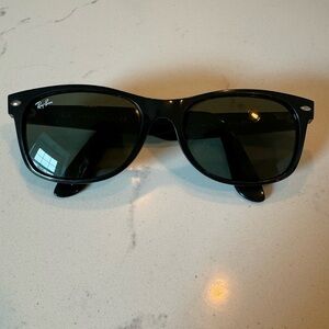 Rayban new wayfarers- black
